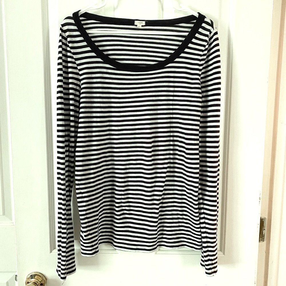 Black and White Lightweight  Long Sleeve Tee size Large